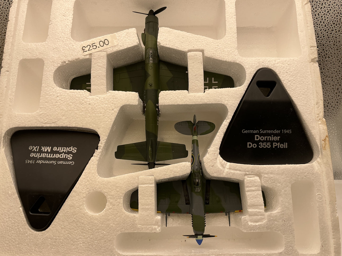 Set of two Atlas Planes Supermarine Spitfire Mk X1EV and Dornier Do 335 Pfeil