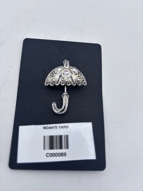 Silver filigree umbrella brooch
