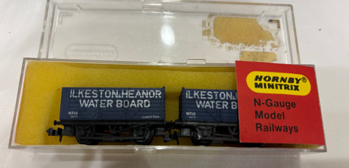 MINITRIX n gauge wagon x2