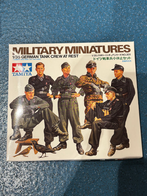 Tamiya 1/35 scale German tank crew at rest