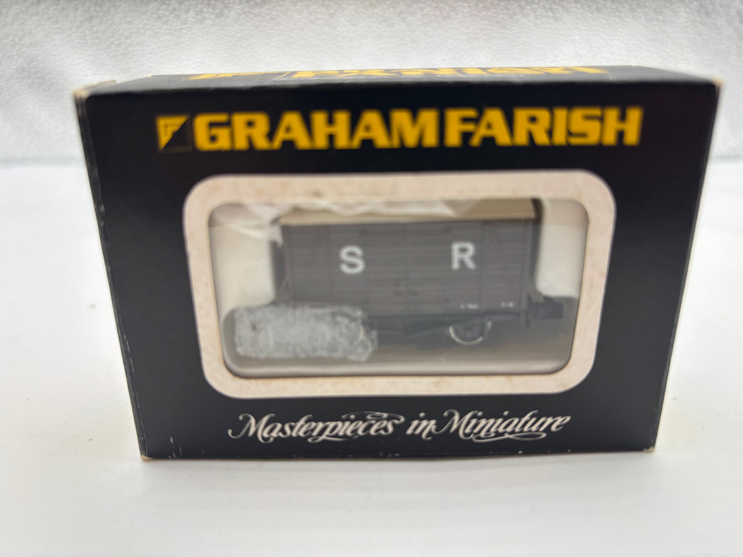 Graham Farish N GAUGE twin vent van SR (397)